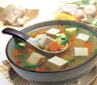 Sopa de verduras con tofu