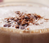 Batido de plátano, cacao, cúrcuma y dátiles